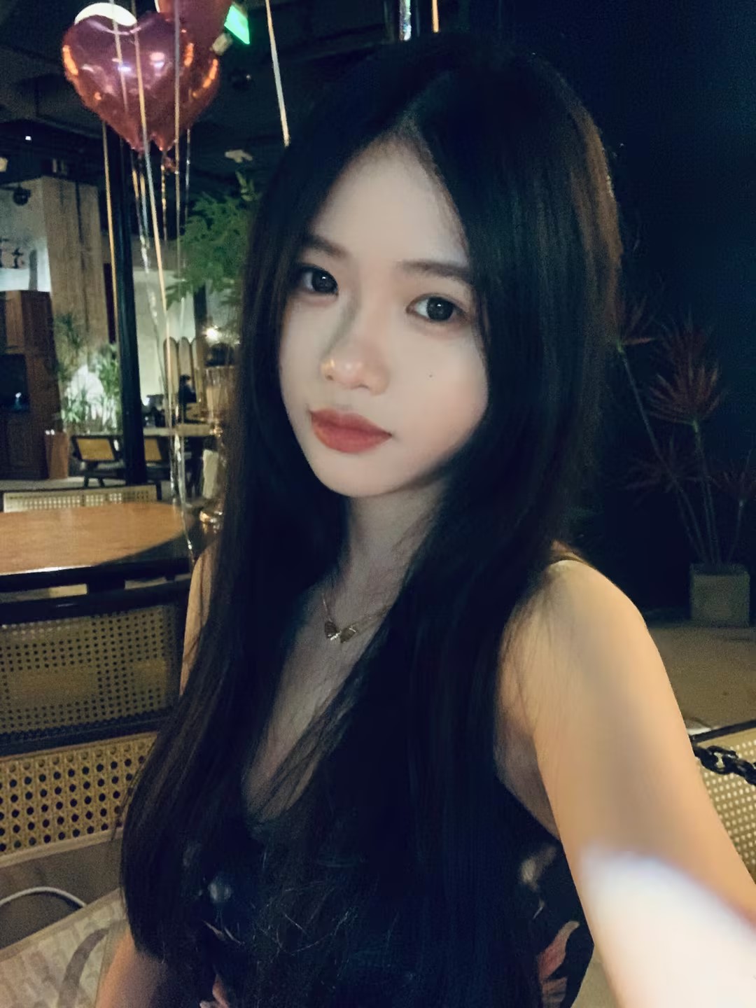 抖音红人小璐姐姐王璐与男友自拍曝光，爱意满满