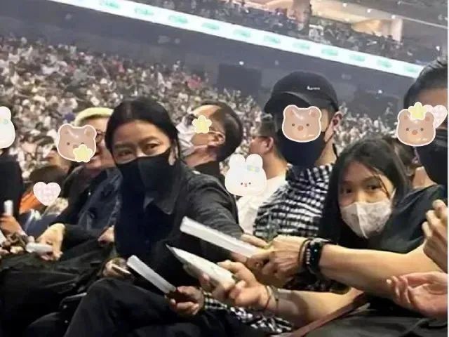 刘德华女儿近照美到发光,网友:星二代颜值巅峰