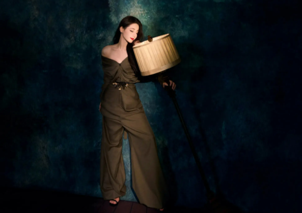 32岁迪丽热巴造型受争议，颜值成为话题