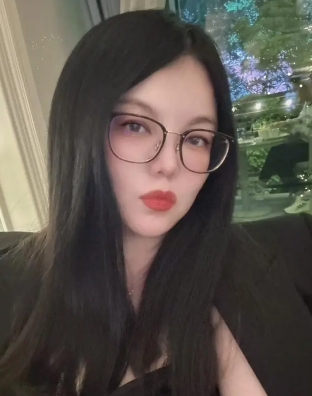 李湘48岁时尚造型，减龄秘诀大公开