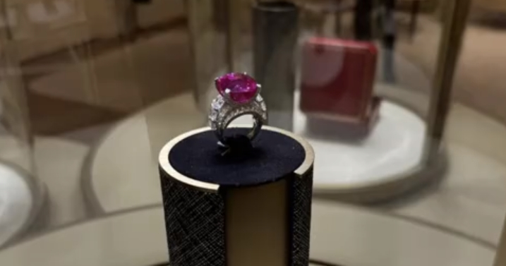 李湘48岁时尚造型，减龄秘诀大公开