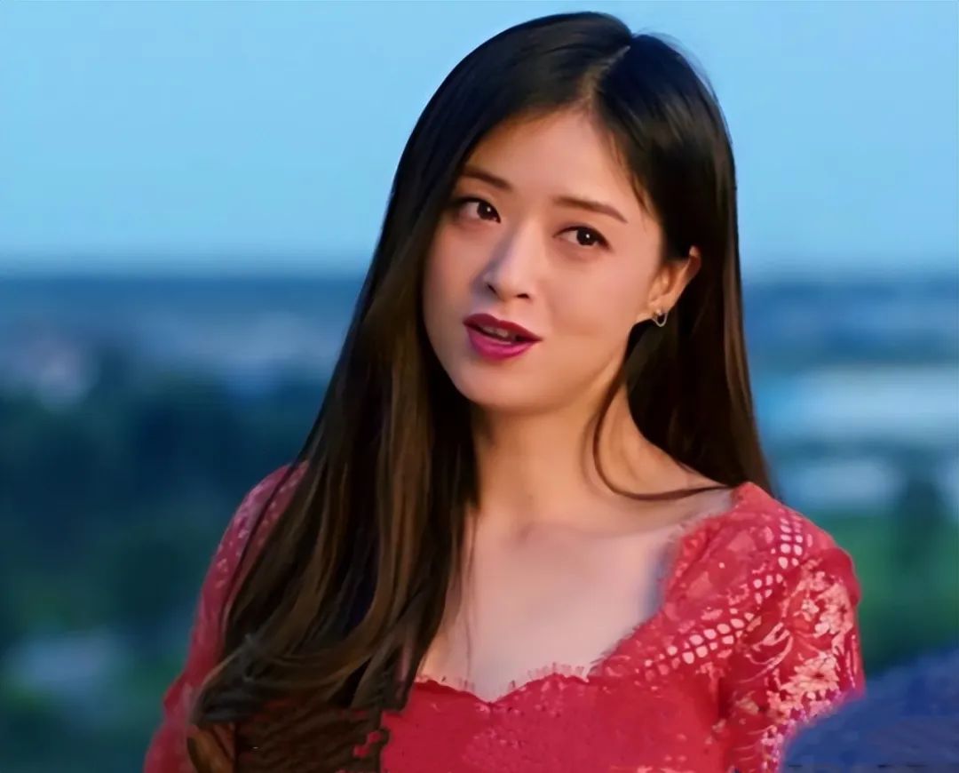 蒋欣瘦身后臀腰比超绝，41岁依旧光彩照人