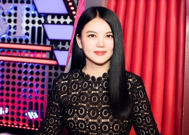 李湘48岁时尚造型，减龄秘诀大公开