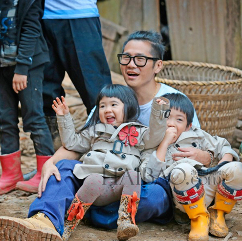 曹格女儿颜值逆袭，14岁甜妹变高级脸