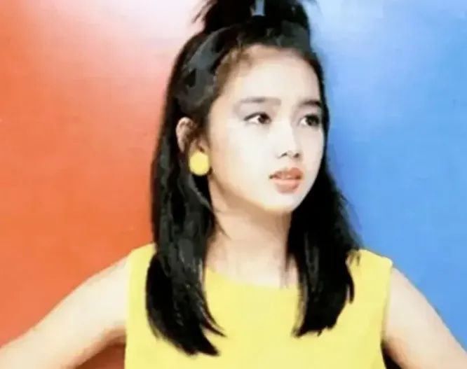 刘德华女儿近照美到发光,网友:星二代颜值巅峰