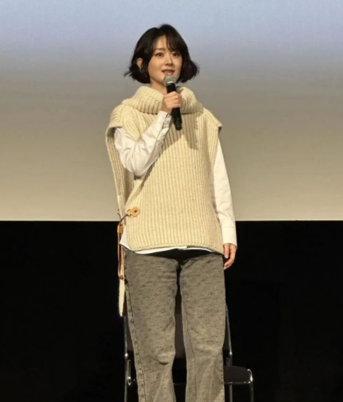 赵丽颖短发新突破：37岁时尚新高度