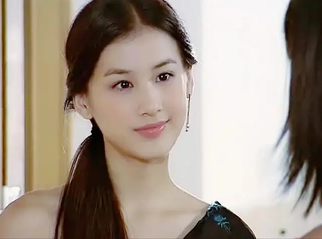 黄圣依出道旧照，清丽脱俗颜值媲美刘亦菲