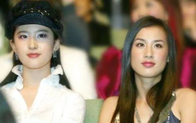 黄圣依出道旧照，清丽脱俗颜值媲美刘亦菲