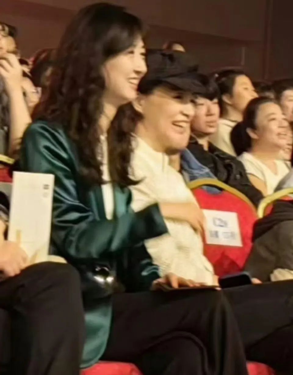 董卿母子刘谦演出惊艳亮相,儿子正脸首曝光