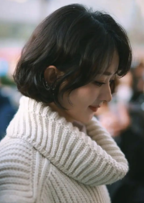 赵丽颖短发新突破：37岁时尚新高度