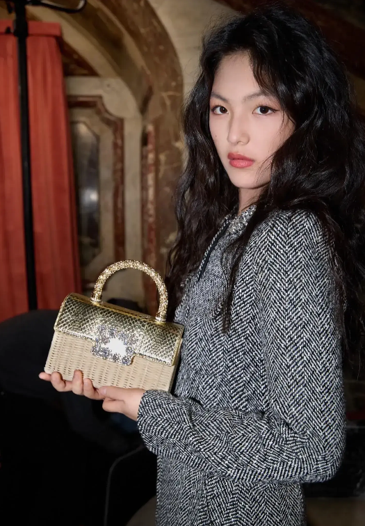 李湘48岁时尚造型，减龄秘诀大公开